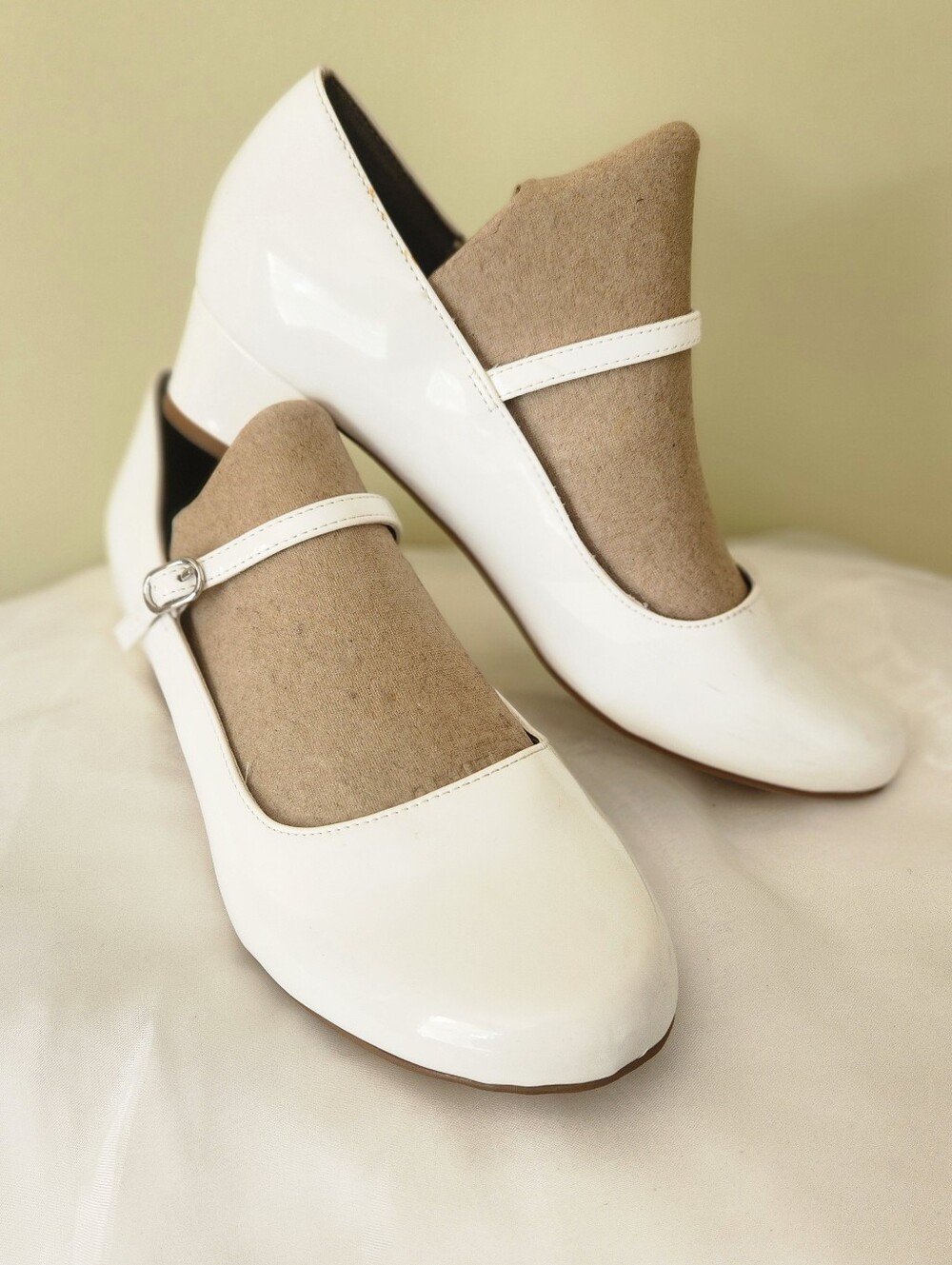 Girl's Cooper Key White Pumps
